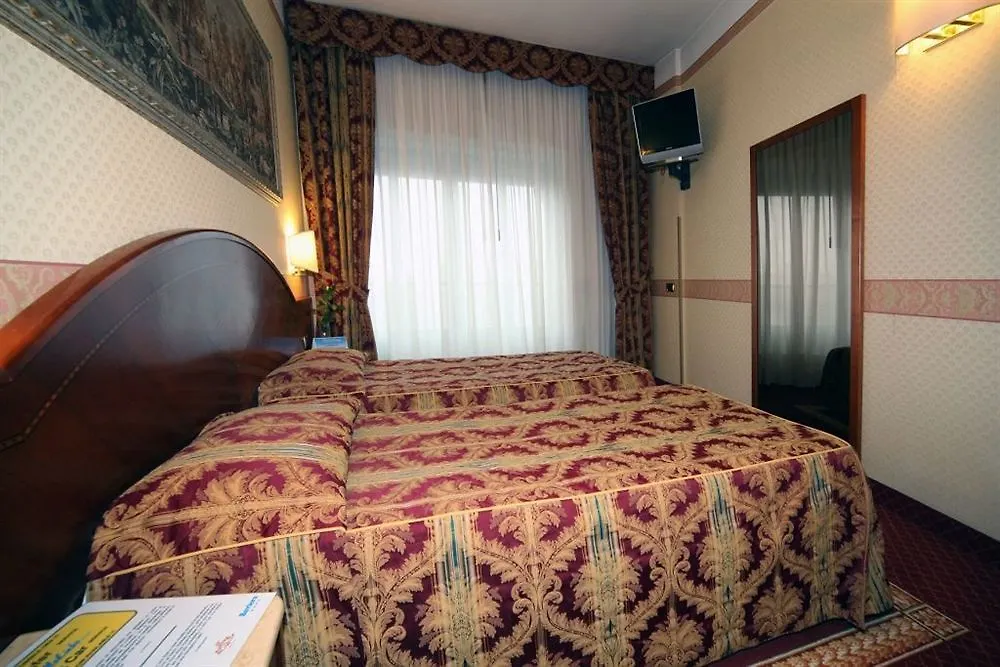 Mokinba Hotels King Milaan 4*,